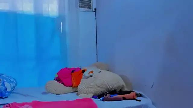 Try our girls live displays and explore the company of endless strippers, with beautiful physiques, vibrating toys and more.