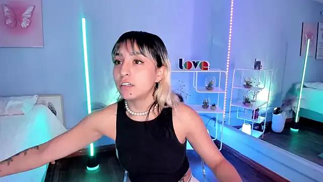 Try our girls live displays and explore the company of endless strippers, with beautiful physiques, vibrating toys and more.