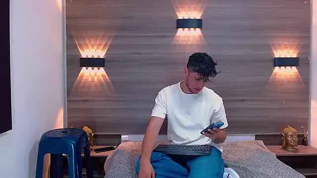 MaxAndLucas from StripChat is Freechat