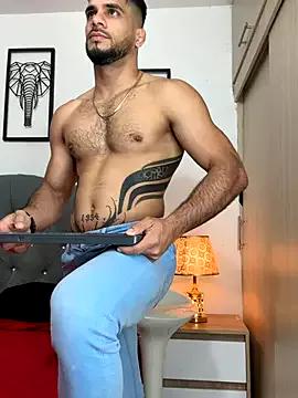 Maximiliano_ford from StripChat is Freechat