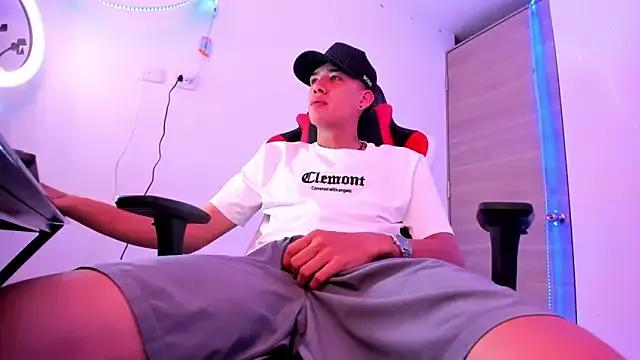 maxthomson_boy from StripChat is Freechat