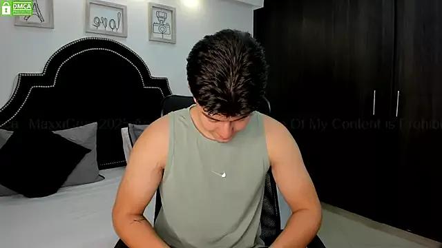 MaxxiCruz from StripChat