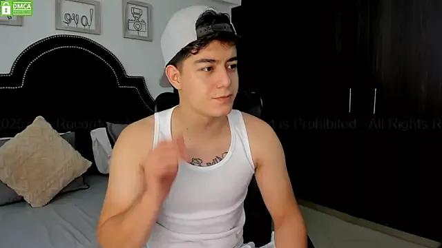 MaxxiCruz from StripChat