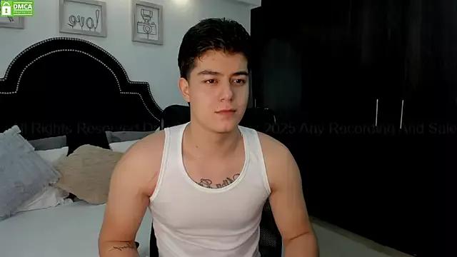 MaxxiCruz from StripChat