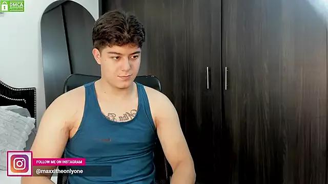 MaxxiCruz from StripChat