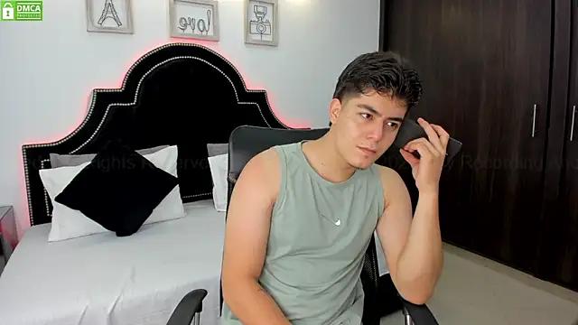 MaxxiCruz from StripChat