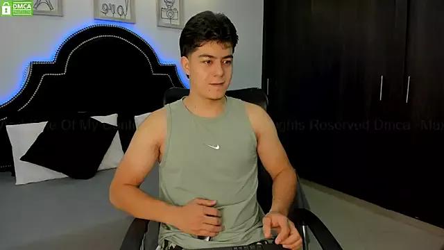MaxxiCruz from StripChat