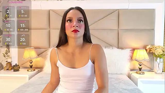 MayaDeLuca from StripChat is Freechat