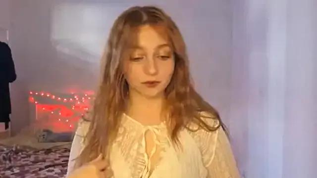 MayaMaer from StripChat is Freechat