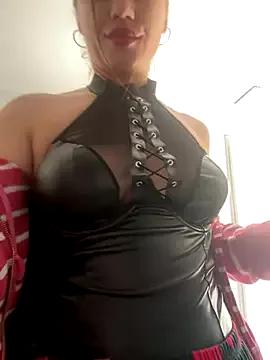 Try our girls live displays and explore the company of endless strippers, with beautiful physiques, vibrating toys and more.