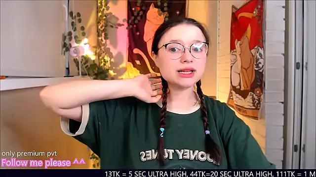 me__hanna from StripChat is Freechat