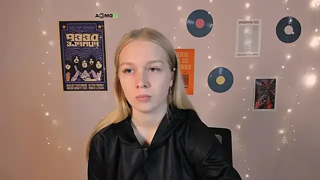 megan_cold — parachute jump