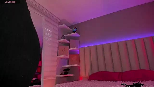 Try our girls live displays and explore the company of endless strippers, with beautiful physiques, vibrating toys and more.