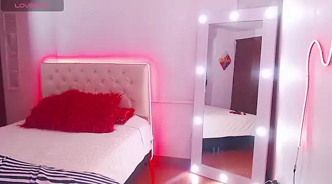 Try our girls live displays and explore the company of endless strippers, with beautiful physiques, vibrating toys and more.