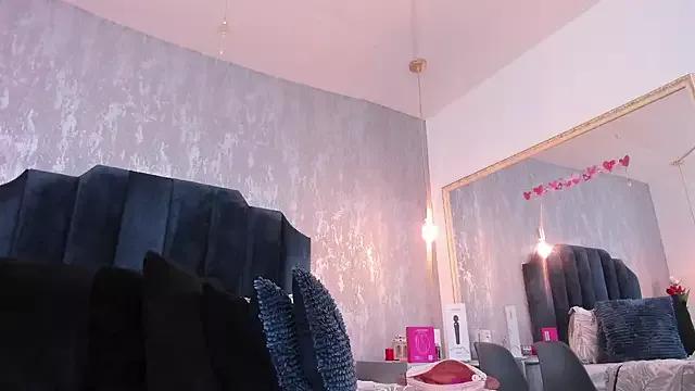 Try our girls live displays and explore the company of endless strippers, with beautiful physiques, vibrating toys and more.