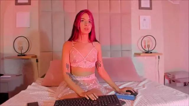 Try our girls live displays and explore the company of endless strippers, with beautiful physiques, vibrating toys and more.