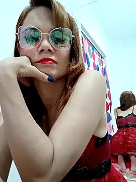 Try our girls live displays and explore the company of endless strippers, with beautiful physiques, vibrating toys and more.