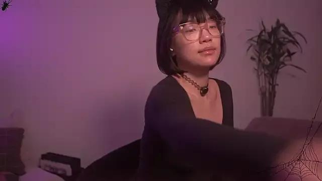 Try our girls live displays and explore the company of endless strippers, with beautiful physiques, vibrating toys and more.