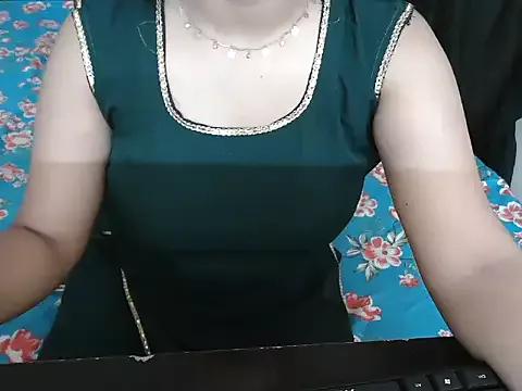 meghlunacat from StripChat is Freechat