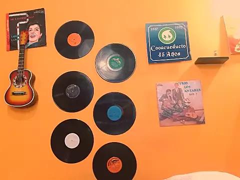 Try our girls live displays and explore the company of endless strippers, with beautiful physiques, vibrating toys and more.