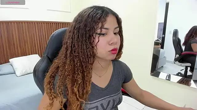 Try our girls live displays and explore the company of endless strippers, with beautiful physiques, vibrating toys and more.