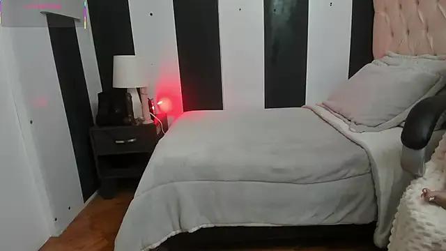 Try our girls live displays and explore the company of endless strippers, with beautiful physiques, vibrating toys and more.