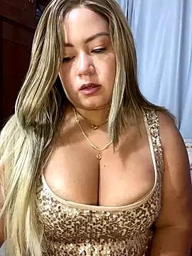 Try our girls live displays and explore the company of endless strippers, with beautiful physiques, vibrating toys and more.