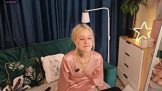 melissa_harlow from StripChat is Freechat
