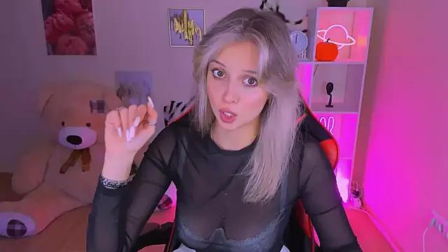 Try our girls live displays and explore the company of endless strippers, with beautiful physiques, vibrating toys and more.