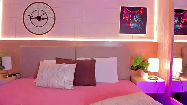 Try our girls live displays and explore the company of endless strippers, with beautiful physiques, vibrating toys and more.