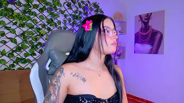 Try our girls live displays and explore the company of endless strippers, with beautiful physiques, vibrating toys and more.