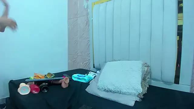 Try our girls live displays and explore the company of endless strippers, with beautiful physiques, vibrating toys and more.