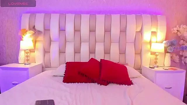 Try our girls live displays and explore the company of endless strippers, with beautiful physiques, vibrating toys and more.