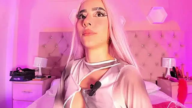 Try our girls live displays and explore the company of endless strippers, with beautiful physiques, vibrating toys and more.