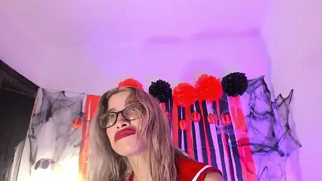 MerryyMendez from StripChat is Freechat