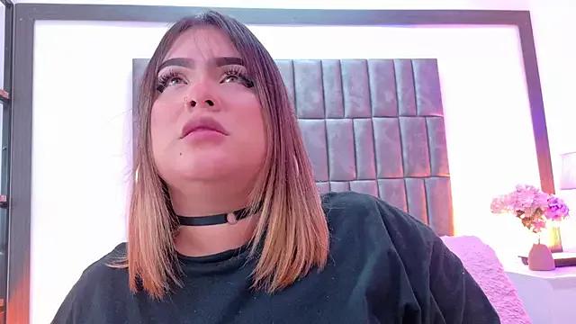 Try our girls live displays and explore the company of endless strippers, with beautiful physiques, vibrating toys and more.