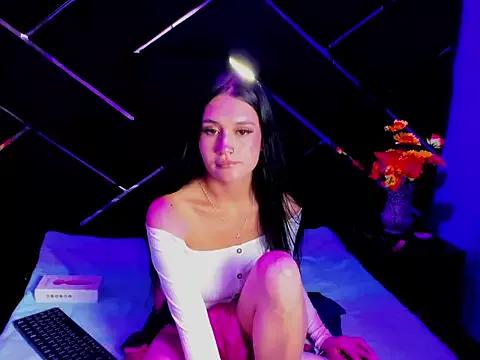 Try our girls live displays and explore the company of endless strippers, with beautiful physiques, vibrating toys and more.