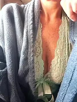 Michelle77_2024 from StripChat is Freechat