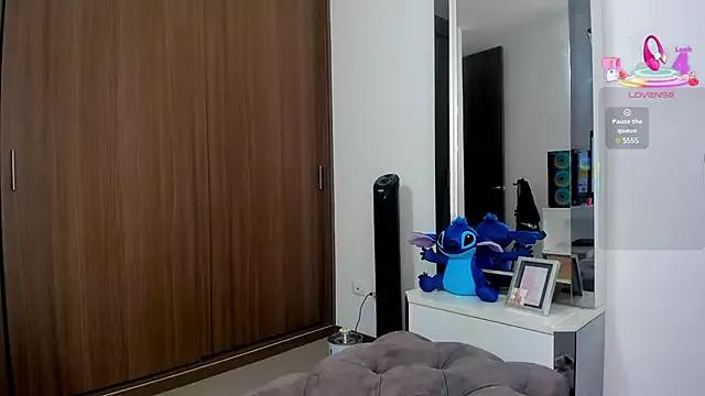 Try our girls live displays and explore the company of endless strippers, with beautiful physiques, vibrating toys and more.