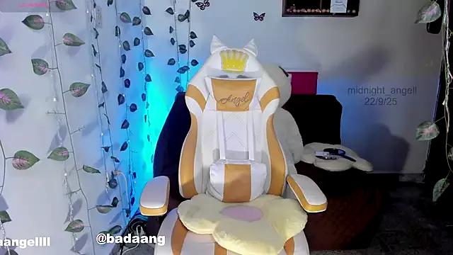 Try our girls live displays and explore the company of endless strippers, with beautiful physiques, vibrating toys and more.