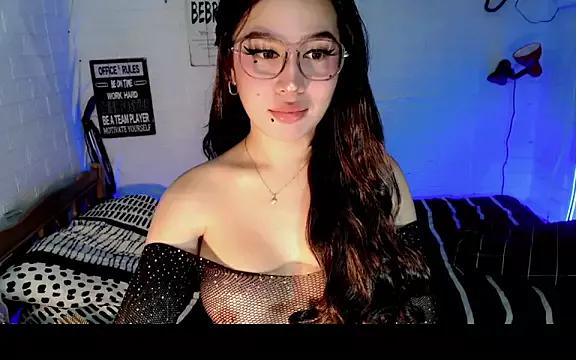 MidnightMoans_Nana from StripChat is Freechat