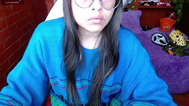 MidoriQuiinn from StripChat is Freechat