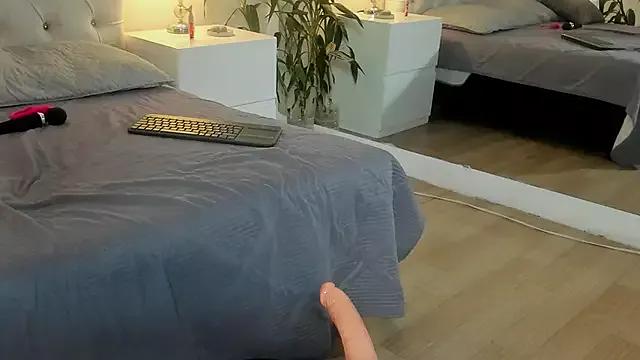 Try our girls live displays and explore the company of endless strippers, with beautiful physiques, vibrating toys and more.