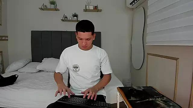 Mike_Twink19 from StripChat is Freechat