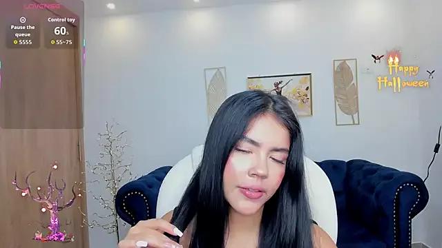 Try our girls live displays and explore the company of endless strippers, with beautiful physiques, vibrating toys and more.