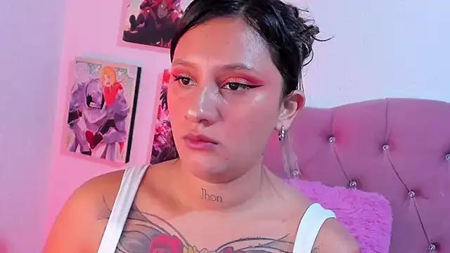 Try our girls live displays and explore the company of endless strippers, with beautiful physiques, vibrating toys and more.