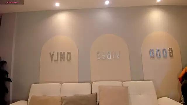 Try our girls live displays and explore the company of endless strippers, with beautiful physiques, vibrating toys and more.