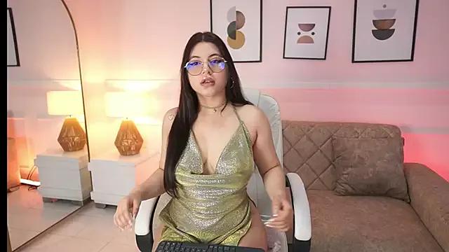 Try our girls live displays and explore the company of endless strippers, with beautiful physiques, vibrating toys and more.