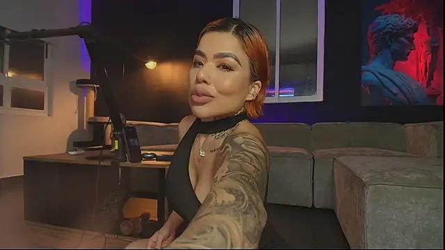 Try our girls live displays and explore the company of endless strippers, with beautiful physiques, vibrating toys and more.
