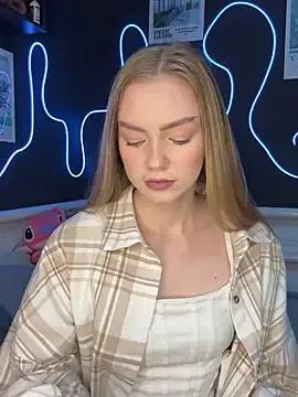 MilaMoone from StripChat is Freechat